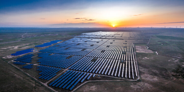 Energia solar supera 10 GW na geração centralizada no Brasil