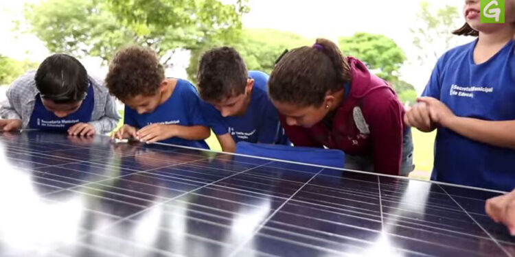 Paraná lança edital de R$6 mi para levar energia solar às escolas estaduais