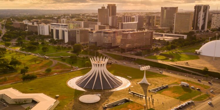 Neoenergia e Banco MUFG fecham empréstimo para expansão da rede de energia do DF