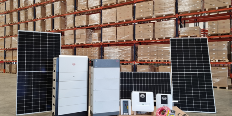 BYD comemora 2.3 milhões de módulos fotovoltaicos produzidos no Brasil