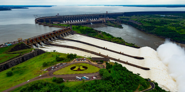 Itaipu bate recorde de produção diária de energia em 2023