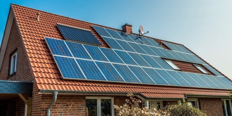 Investimentos em energia solar residencial no Brasil superam os R$ 56 bilhões