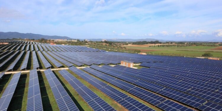 Brasil bate recorde de expansão da energia solar em 2023