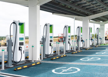 Empresas se unem para criar mais pontos de recarga para carros elétricos pelo Brasil