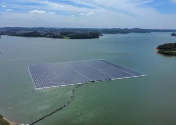 Governo de SP apresenta maior usina solar flutuante do país na represa Billings