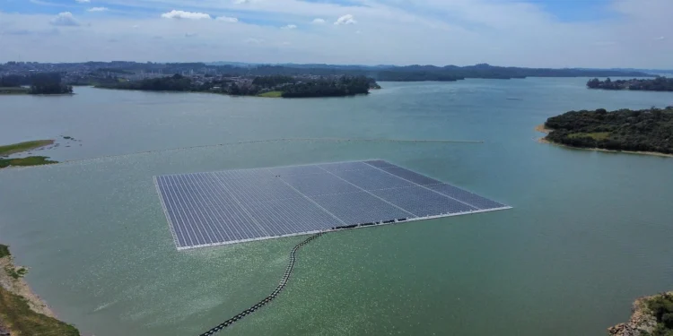 Governo de SP apresenta maior usina solar flutuante do país na represa Billings