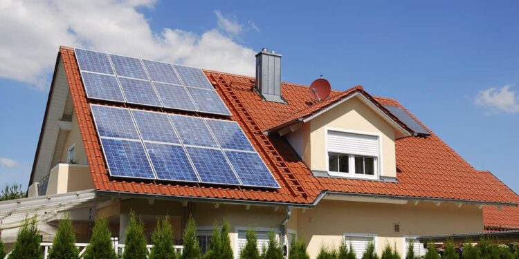 Brasil alcança 2 milhões de residências com energia solar