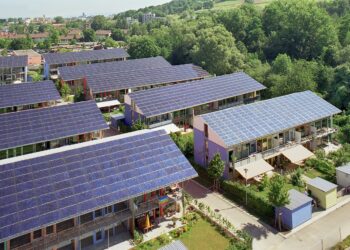 Energia solar: 100 mil novos sistemas são instalados em telhados e fachadas no Brasil em julho