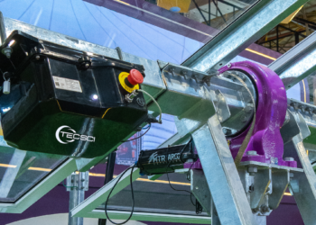 TECSCI lança controlador de tracker 100% nacional que reduz em 33% os custos operacionais e otimiza captura de energia