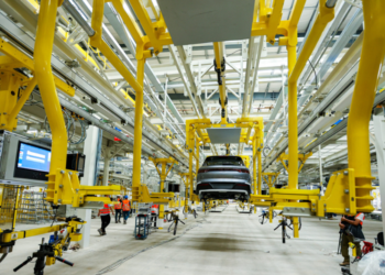 Com investimentos de R$ 5,5 bilhões, BYD apresenta seu primeiro carro elétrico montado no Brasil