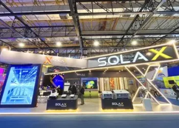 SolaX Power lança inversor para armazenamento de energia para uso interno e externo na Intersolar 2025