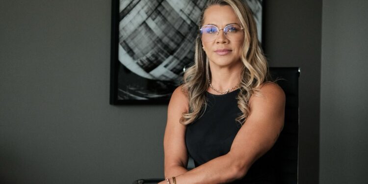 Viviane Rosa da VR Energia: “Nosso foco é oferecer contratos mais flexíveis, preços competitivos e acesso a fontes de energia renovável”