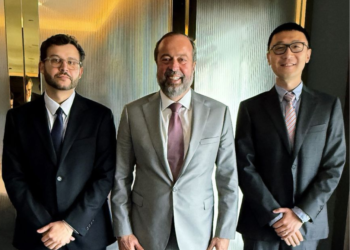 Ministro se reúne na Ásia com gigantes chineses do setor de energia para primeiro leilão de baterias do Brasil
