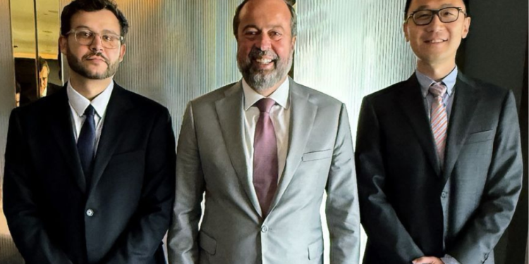 Ministro se reúne na Ásia com gigantes chineses do setor de energia para primeiro leilão de baterias do Brasil